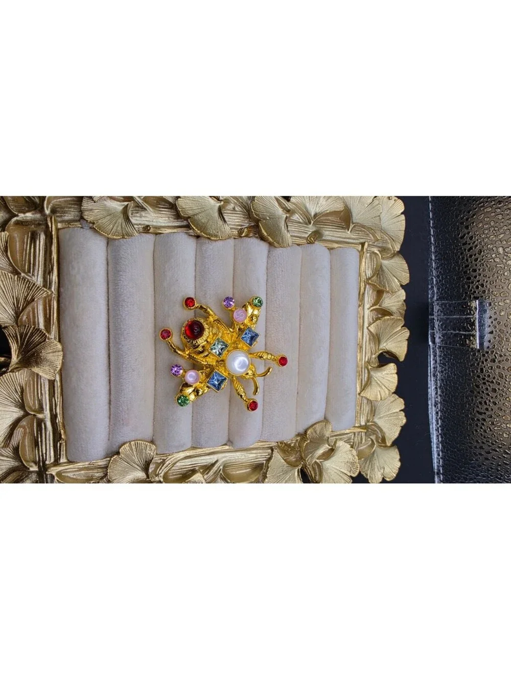 Sacarab Vintage-Inspired Bumblebee Brooch with Colorful Rhinestones